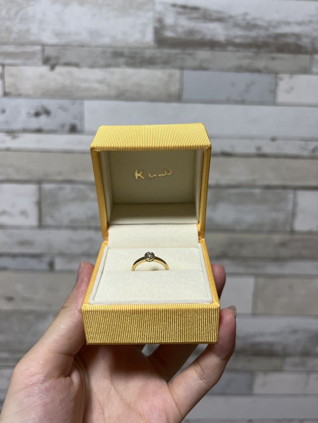 婚約指輪です。
リメイクで作ってもらいました。