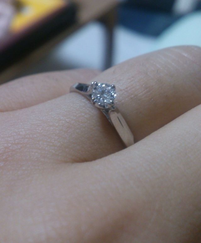GARNIの指輪です。2人で決めました。