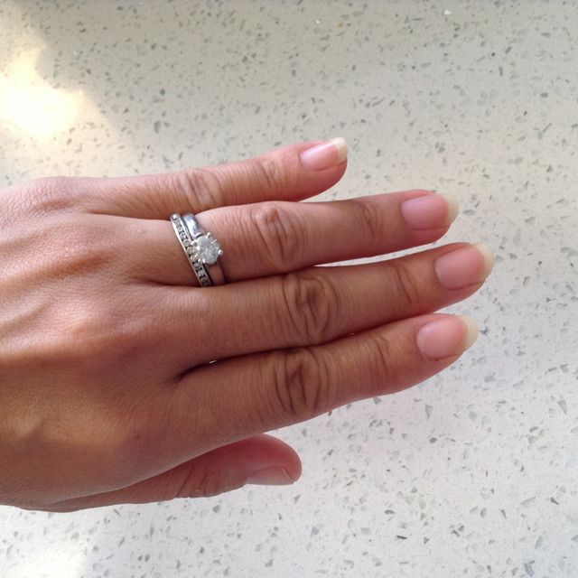 バンド部分プラチナで婚約指輪のダイヤサイズは0.74カラット