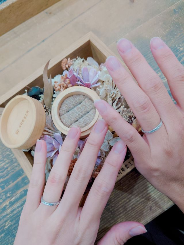 プラチナのつちめ、マット仕上げにしました。幅は2ミリです。