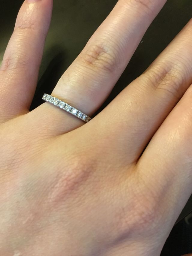 ハーフエタニティのリングにしました。
