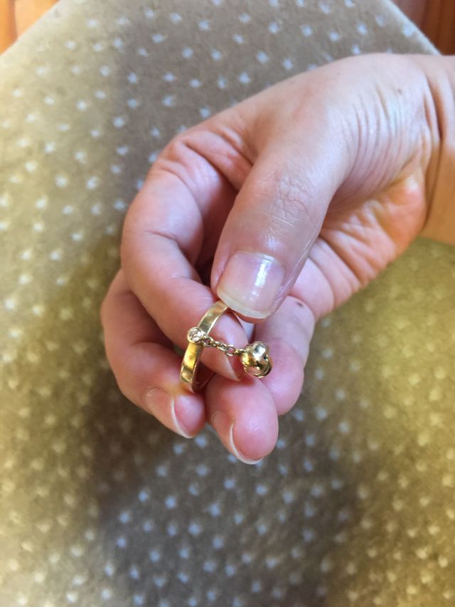 小さすぎて気づかないくらいのダイヤが気に入ってます