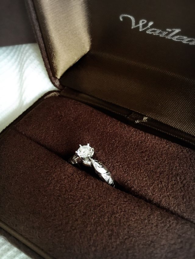 ワイレアのダイアモンドのついた婚約指輪です。