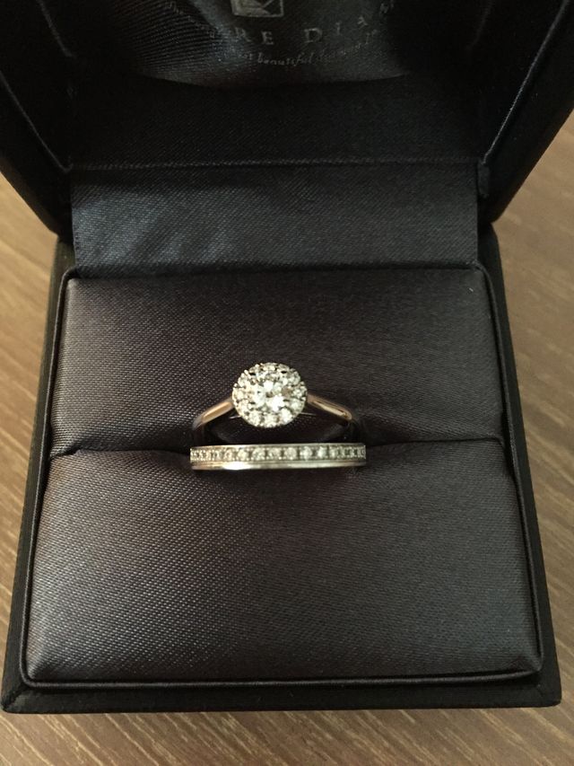 セットリング(リングピローの上)