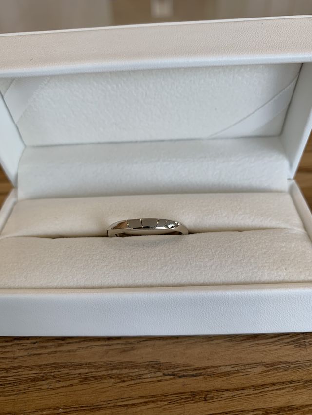 買ったばかりの新品です。めっちゃキレイでした。