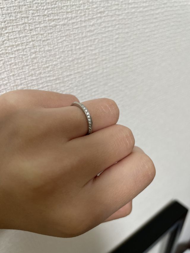 手が小さいので、大きいダイヤが合わず、細かいダイヤにしました