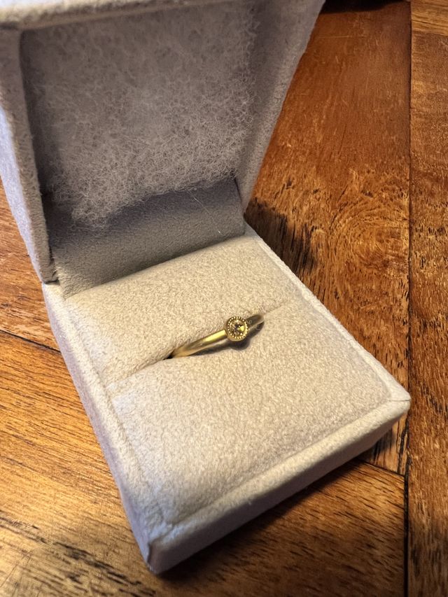 細いシルエットが素敵です。