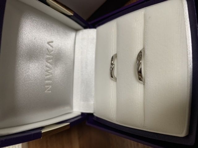 NIWAKAの初桜です。婚約指輪との重ね付け素敵です。