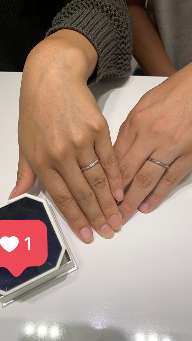 店員さんに自分達にぴったりな指輪を選んでもらいました。
