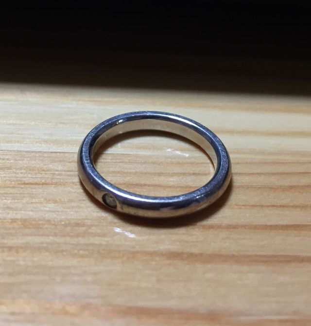 Tiffany & Co.のリング。ダイヤ1個。