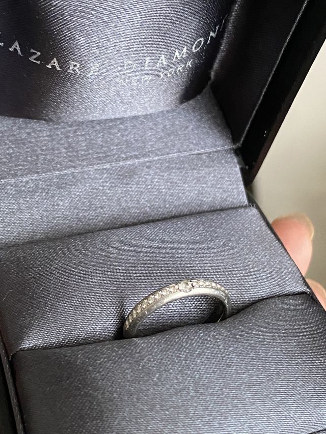 ダイヤがたくさん。購入時はもっとキラキラしていました！