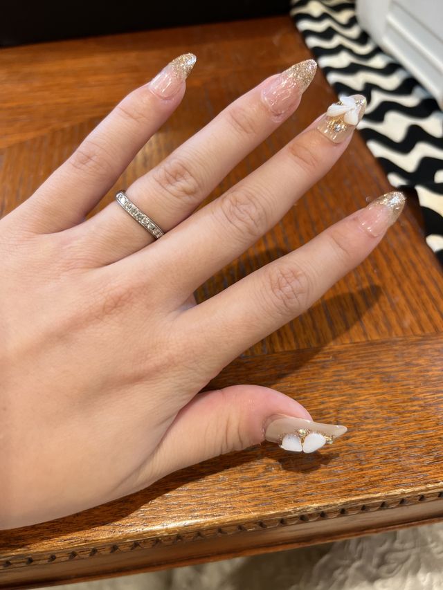 ウェーブの方が指が細く見えると聞いて雪化粧にしました。