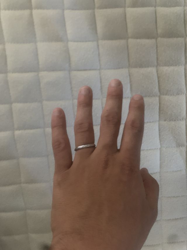 楽しみで指輪が届いてすぐに着けました。
