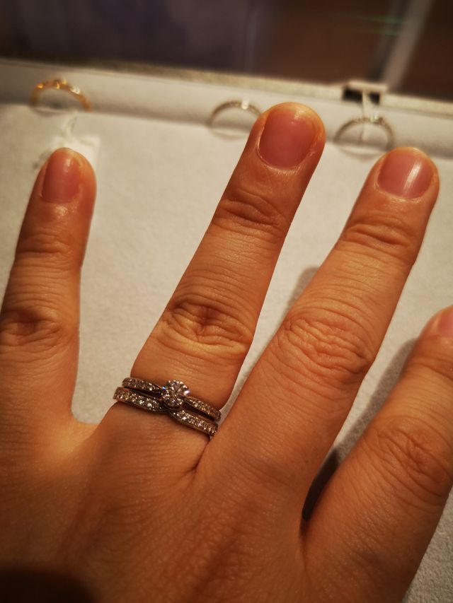 重ね付けで存在感があります。