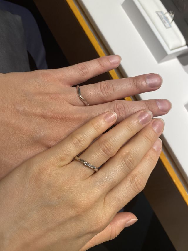 ウェーブにダイヤが入っていて、しっかり主張していました。