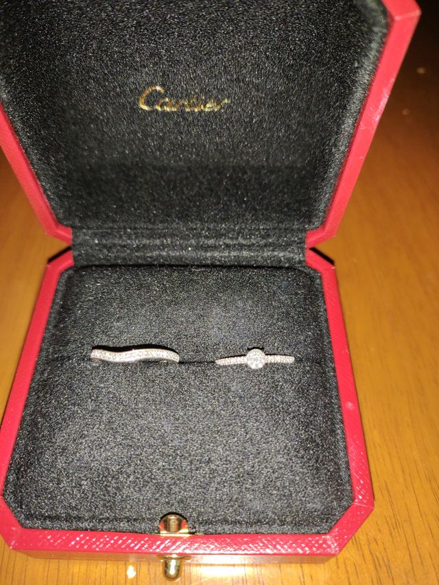 結婚指輪と婚約指輪です。