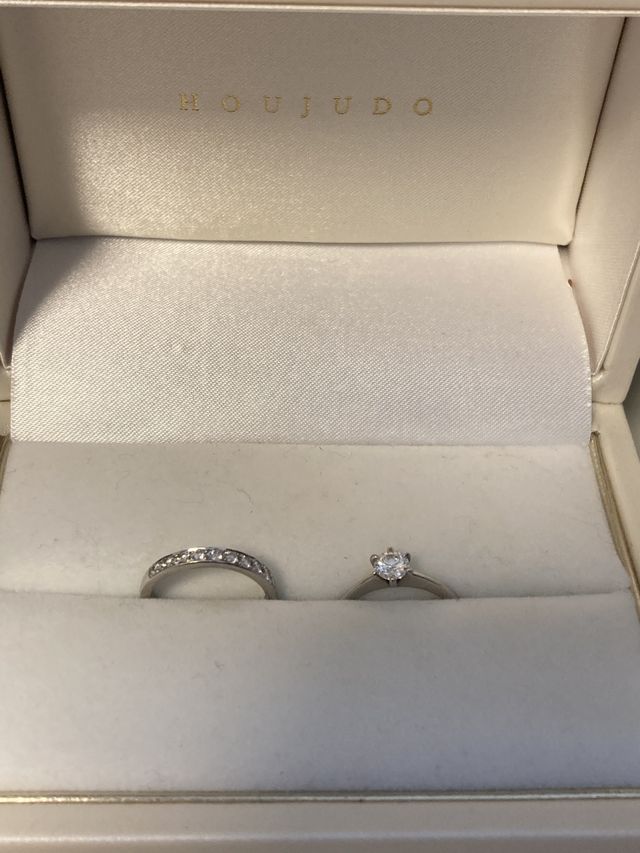 ハーフエタニティと婚約指輪です。