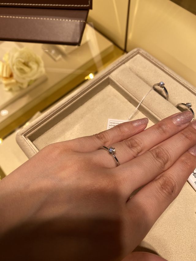 予約時に希望デザインをアンケート回答し試着させて頂きました。