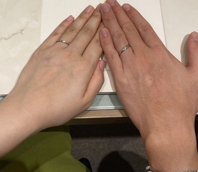 指輪受け取り時に、アイプリモの店員さんが撮影してくれました。
