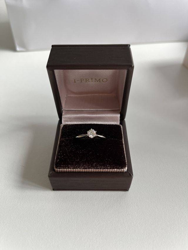 婚約指輪（渡す前の小さめの箱）