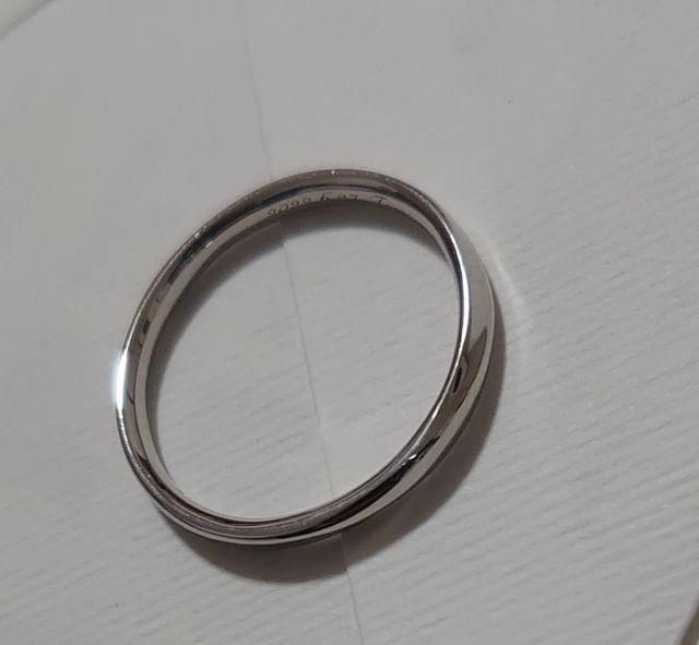 緩くウェーブがかかったデザインです