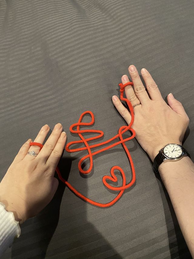 指が長くきれいに見えるVラインデザインにこだわって選びました