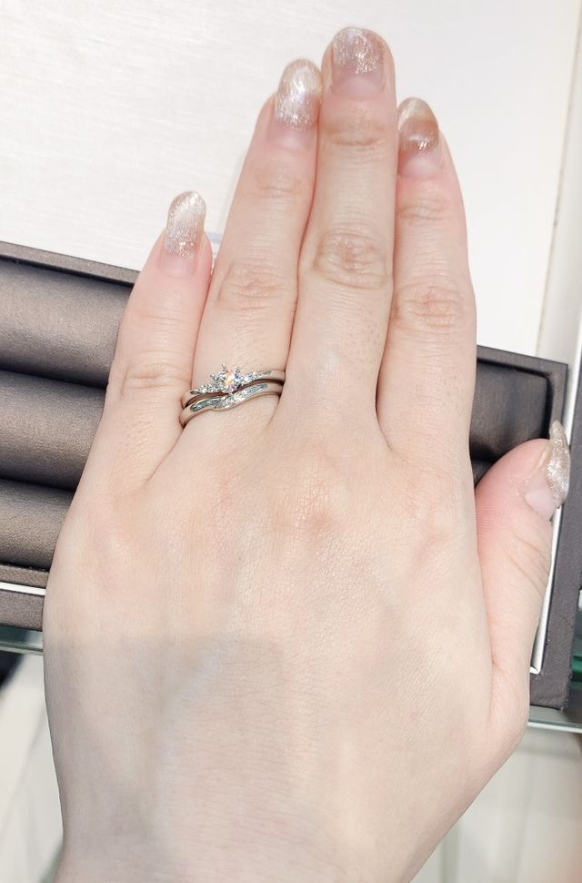 結婚指輪との重ねづけも可愛かったです