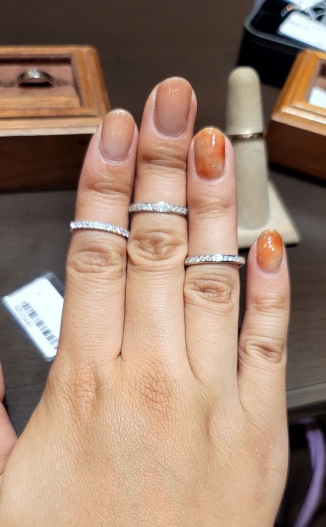 左・真ん中は爪留め(太さ違い)、右はレール留め