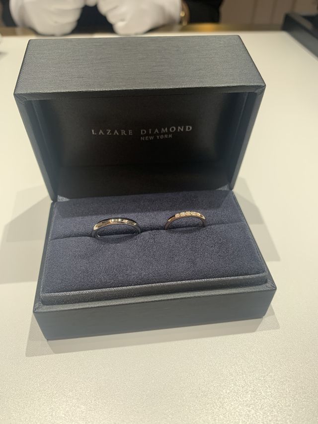 夫はシンプルなプラチナ、私はピンクゴールドにしました。