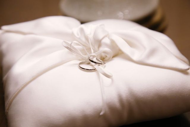 つやとマットの部分があり、お互いの好みを尊重した指輪です