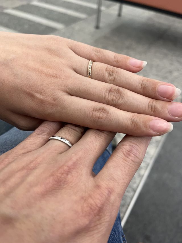 妻はピンクゴールド（奥）
自分はプラチナの方です（手前）