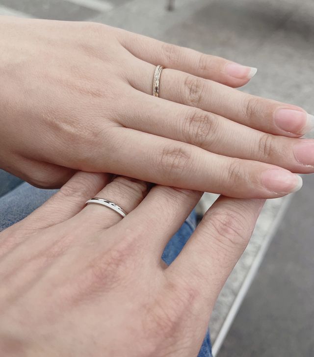 室内の灯りと外の自然光ではまた違った輝き、雰囲気になります。