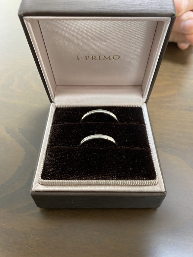 オーダーしてマット加工を入れて、シンプルなデザイン。