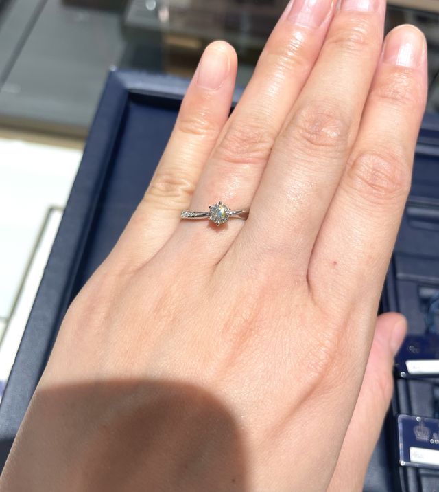 片側のパヴェを左にしてつけた様子です。