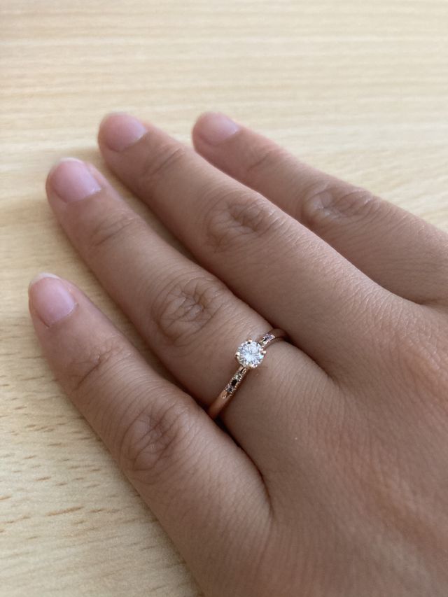 婚約指輪着用時の写真です！
