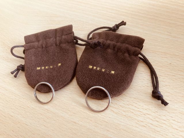指輪と指輪を入れる巾着袋