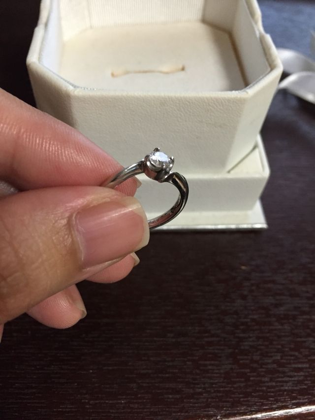 内側に文字、宝石が埋め込めるデザイン。