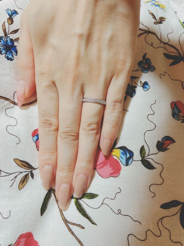 とても華やかなハーフエタニティーリングです。