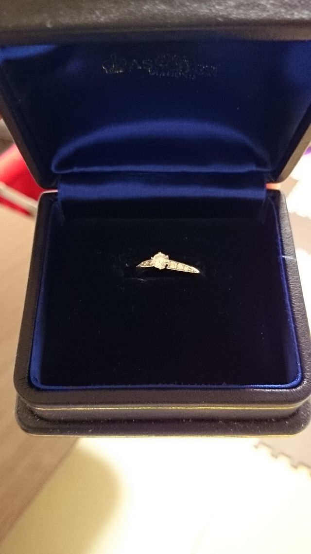婚約指輪（箱に収納）