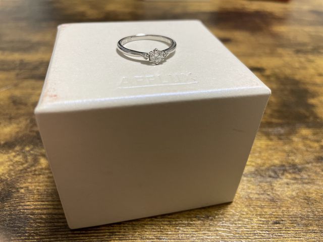 お気に入りの婚約指輪です。