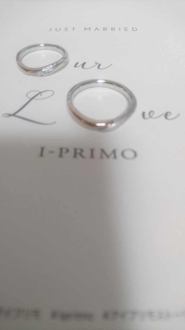 ペールブラウンゴールドとの2色コンビが綺麗な指輪です