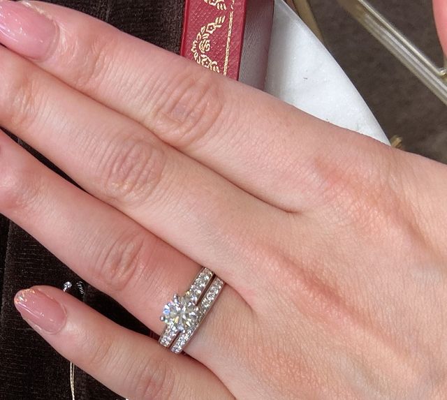 キラキラとゴージャスな重ね付けです。