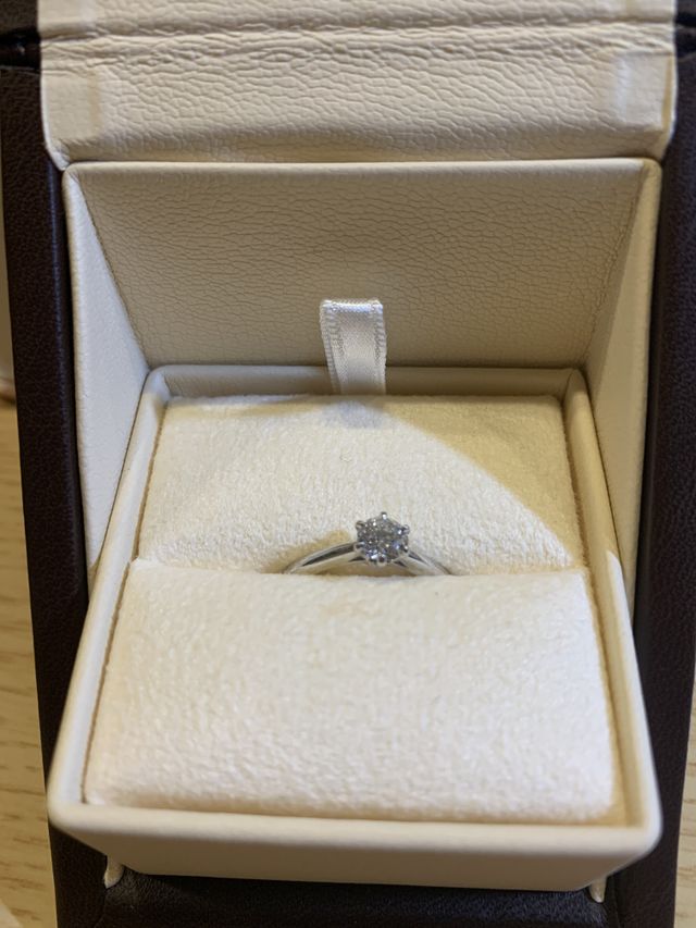 0.5カラットのダイヤです。台座が気に入っています。