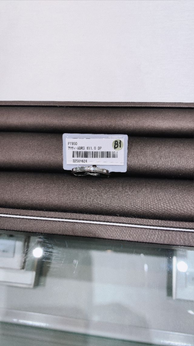 ネットでデザインを見て行きました。