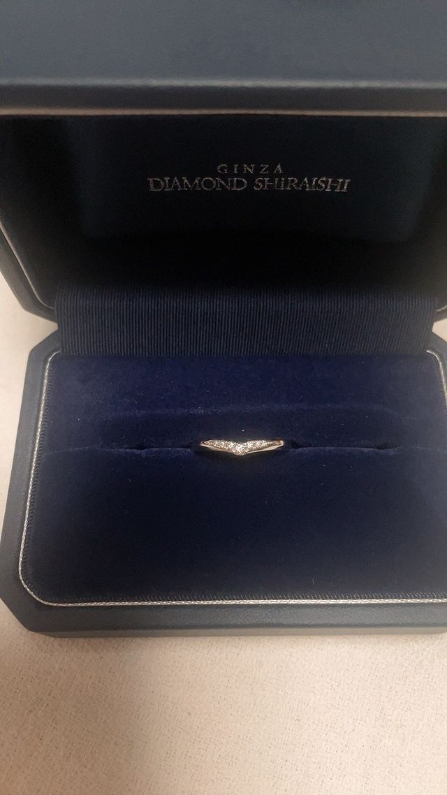 小さなダイヤ
7つ埋め込まれています。