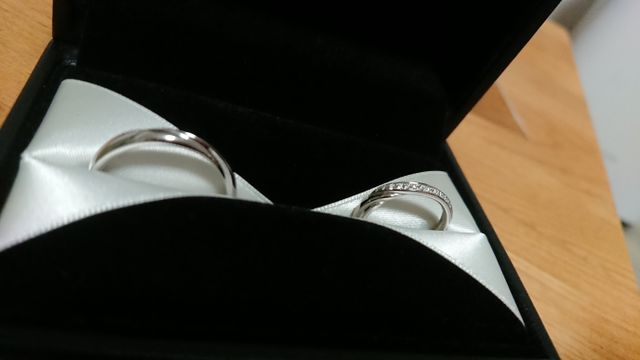 左が男性、右が女性