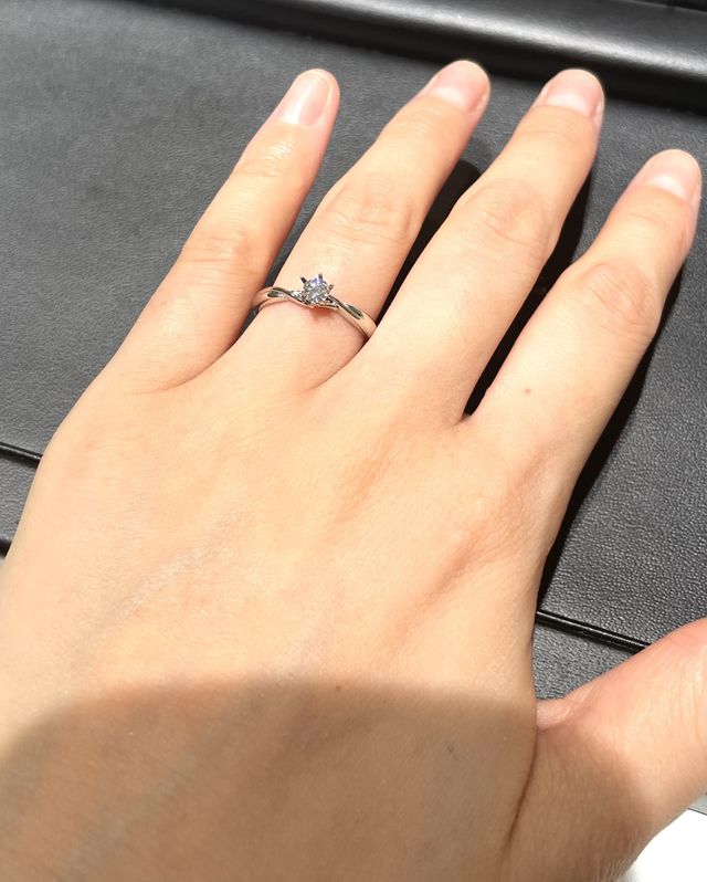 ねじれたアームが目を引きました。