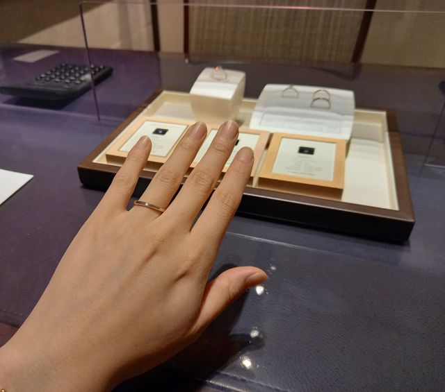 お店で試着しているときの写真です。