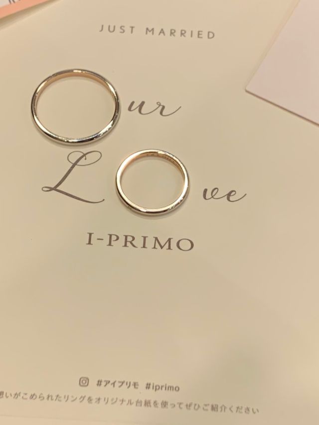 外側はプラチナ、内側はピンクゴールドです。