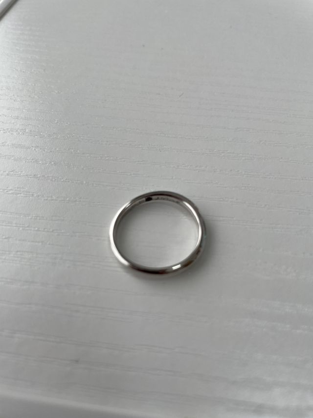 内側に誕生石をいれました。